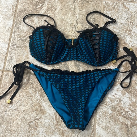 Beach bunny Love Her Madly bikini - like new - Picture 1 of 6